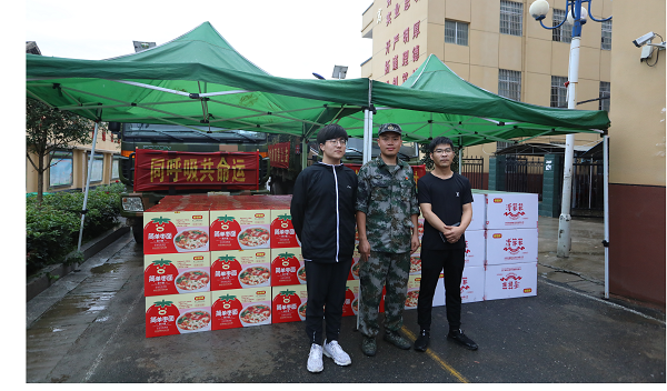 上前列送温暖，777盛世国际集团赴固始县慰问抗洪一耳目民子弟兵